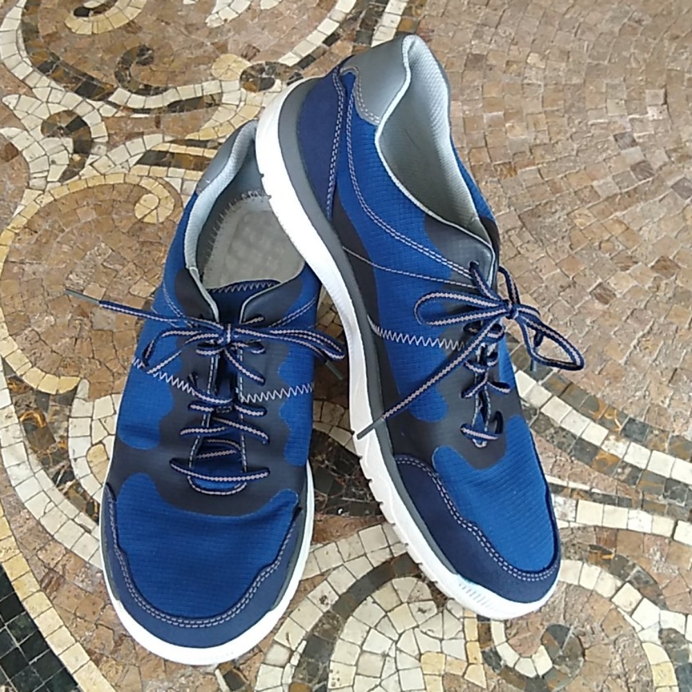 Clark's lightweight sneekers